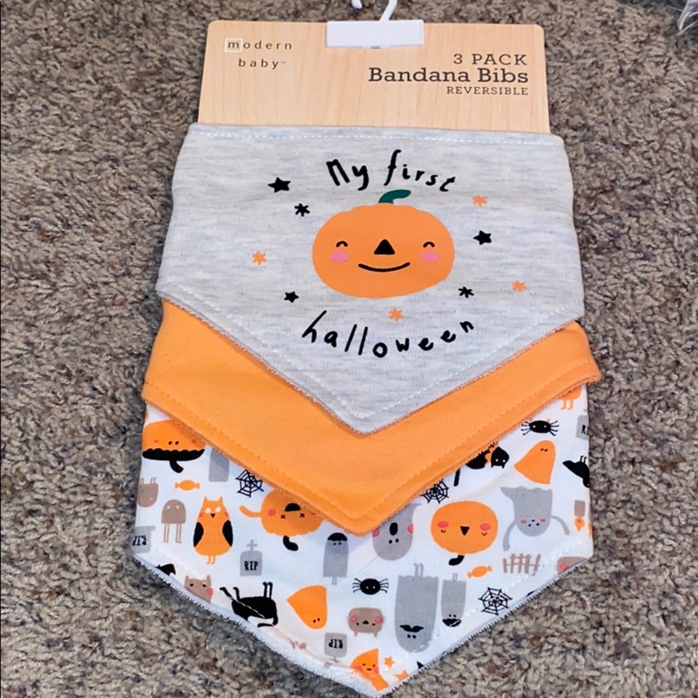 NWT Halloween bibs